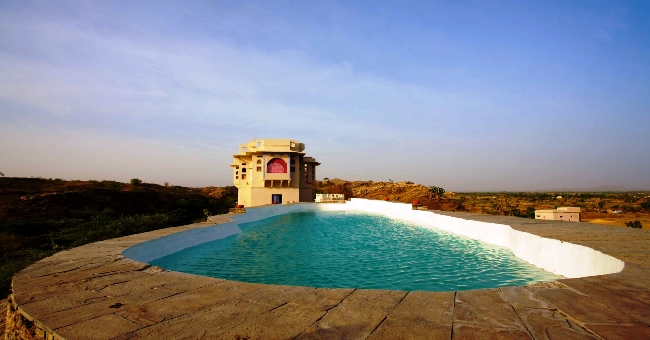 A serene view of Lakshman Sagar, a beautiful destination surrounded by nature's tranquility.